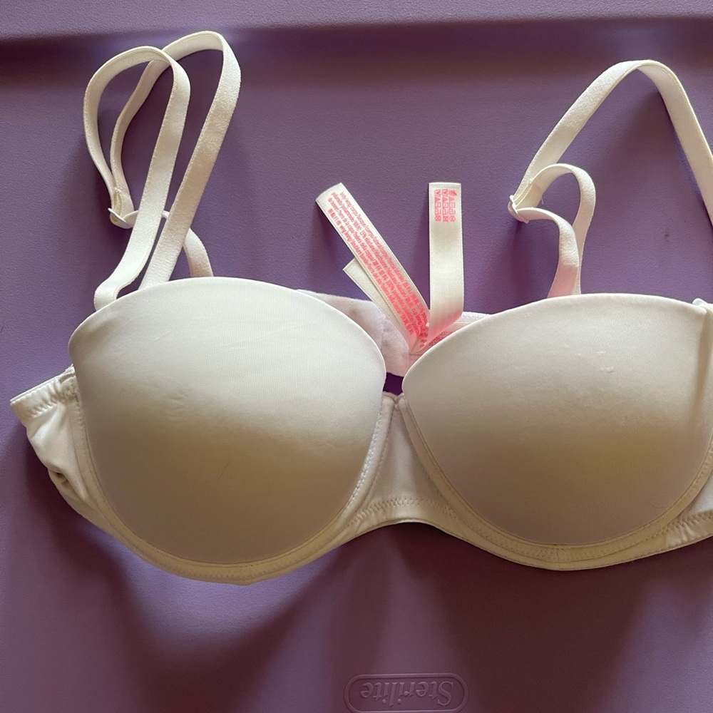 White Victoria’s Secret push up bra
